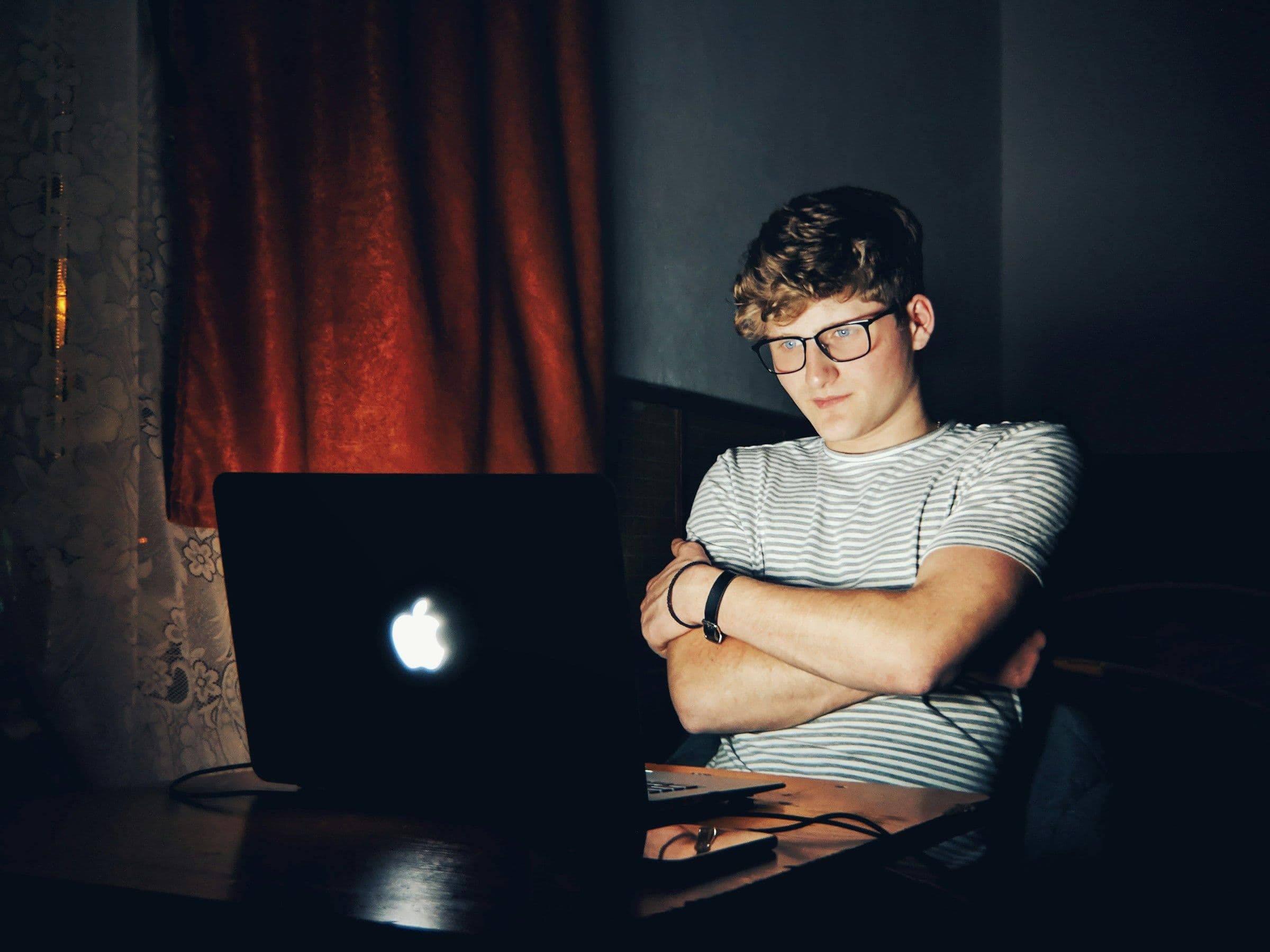 Man Thinking - Knowt vs. Quizlet