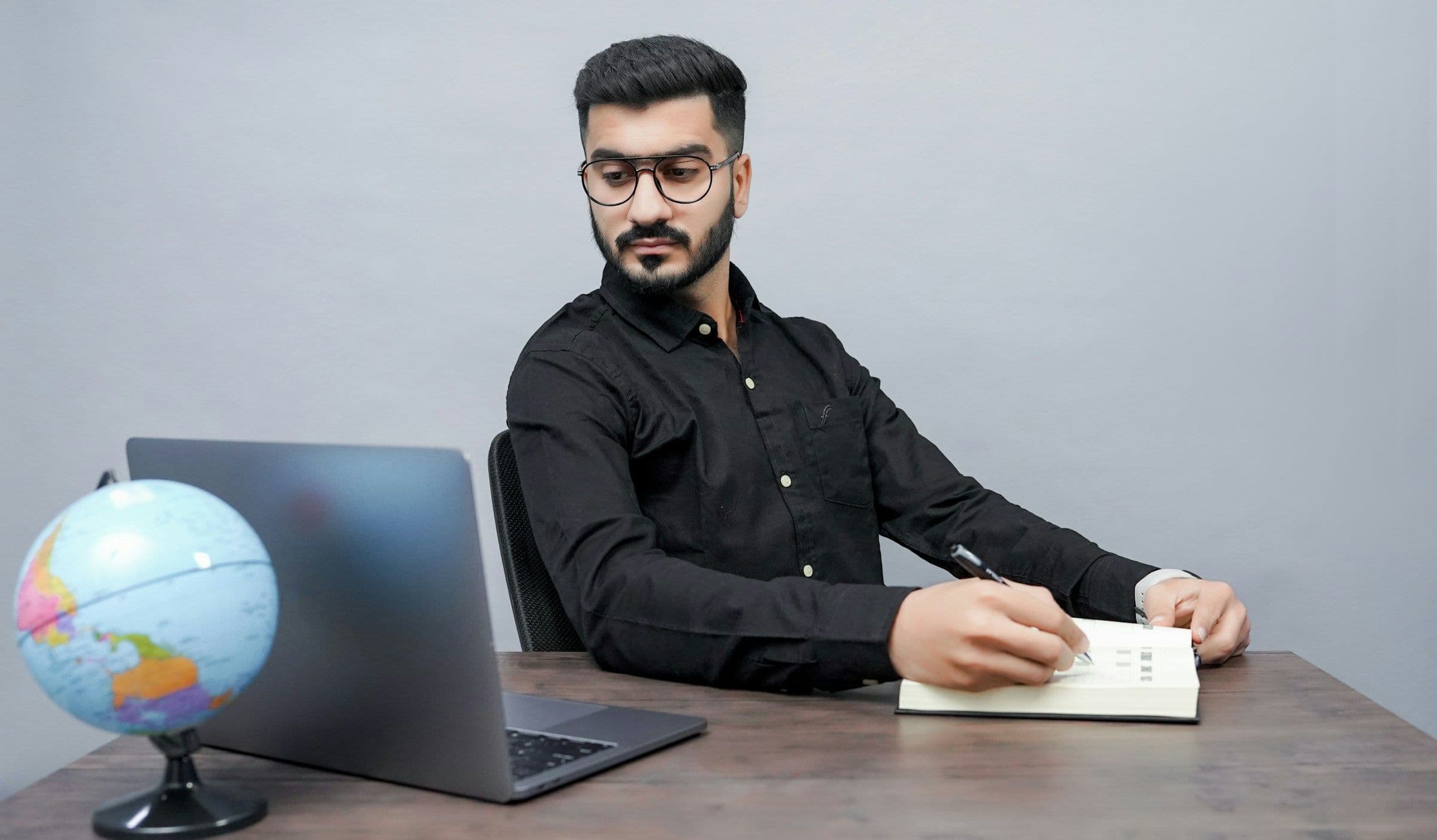 man making notes - Best Flashcard App