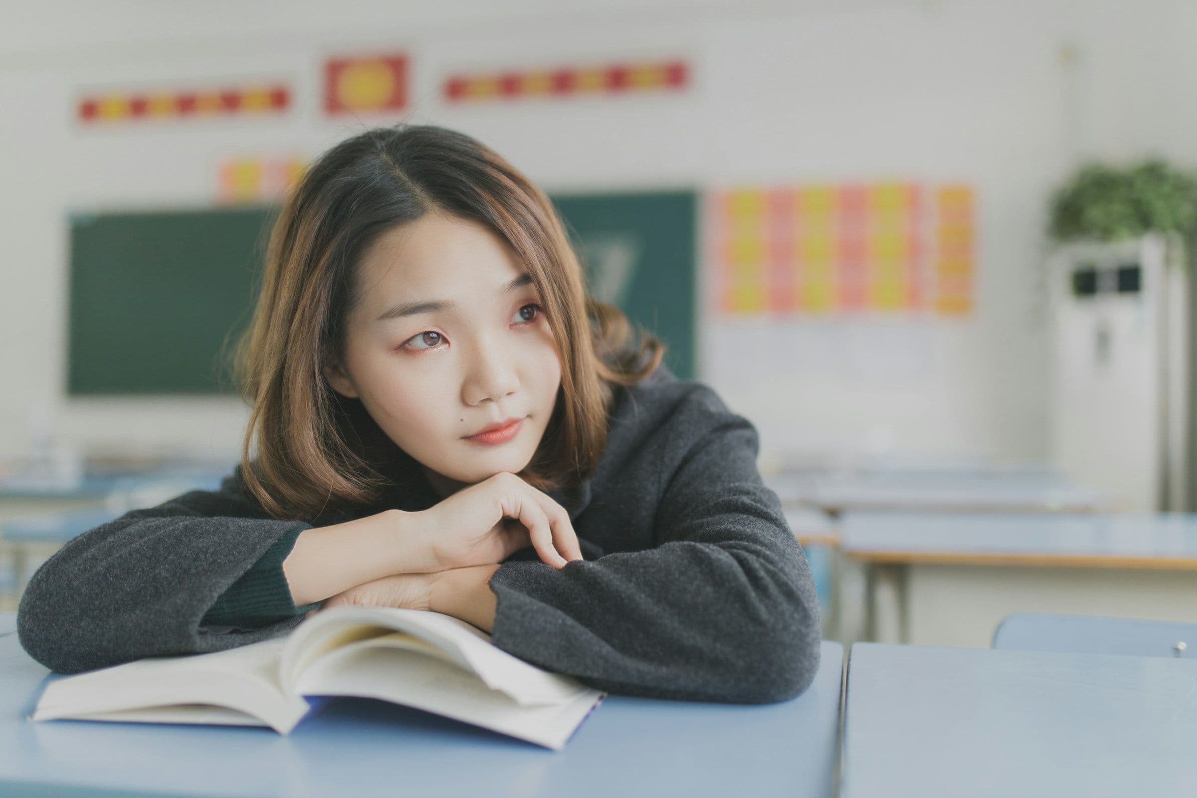 woman looking confused - How to Study for Physics