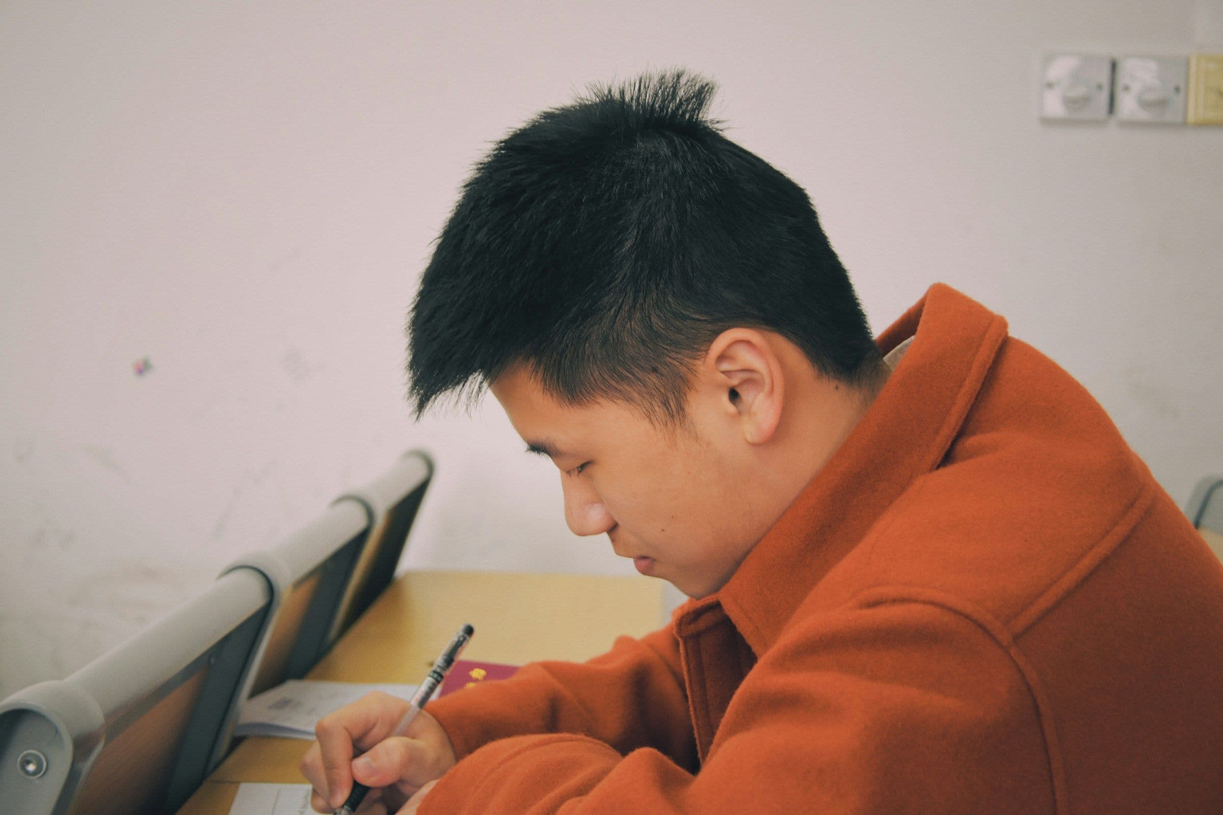 Man remembering - How to Memorize Flashcards