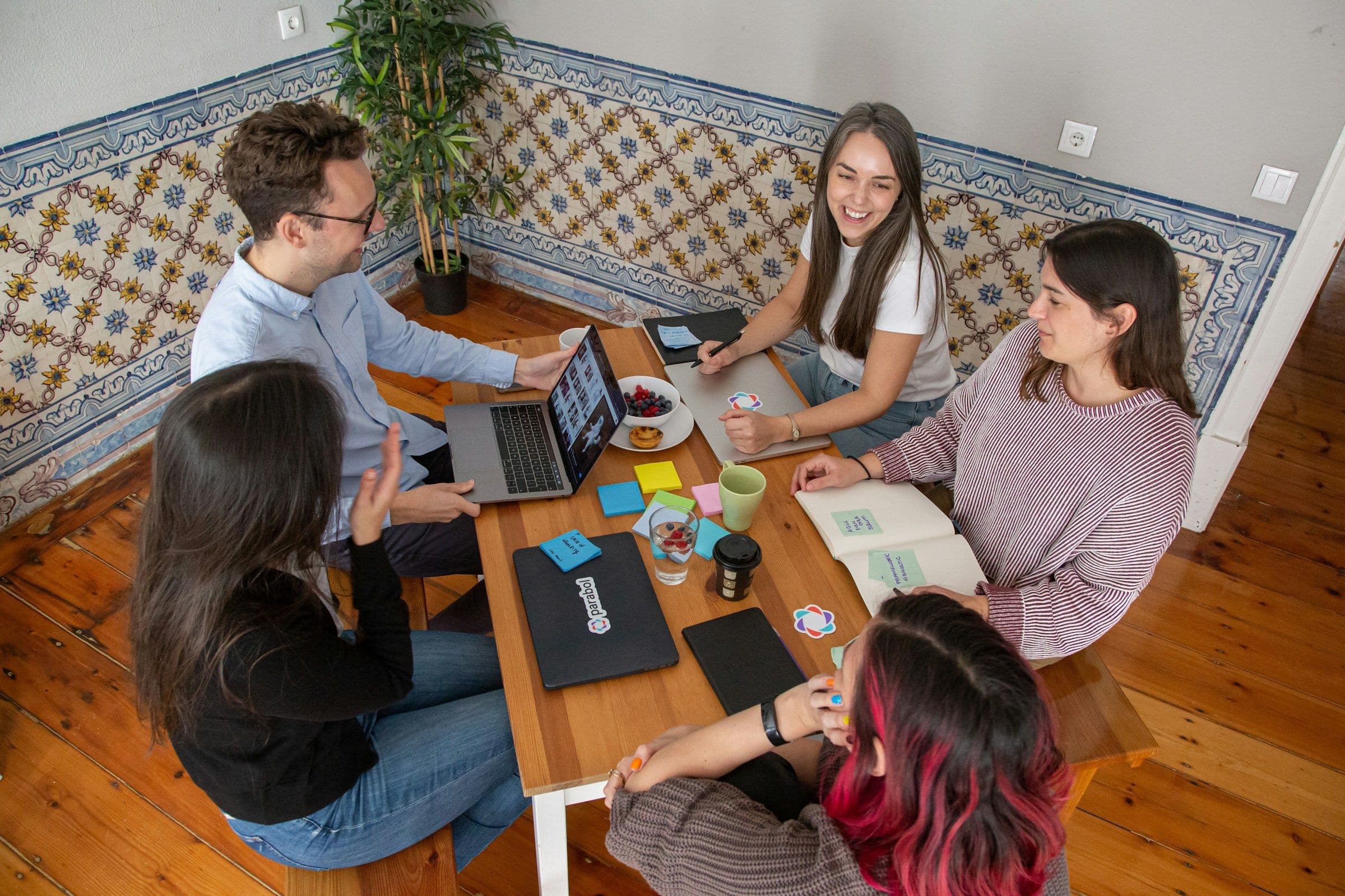 students discussing - HIX AI