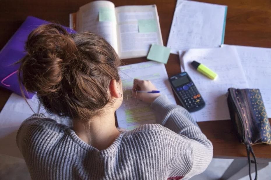 How to Focus When Studying (Tips & Strategies to Use)