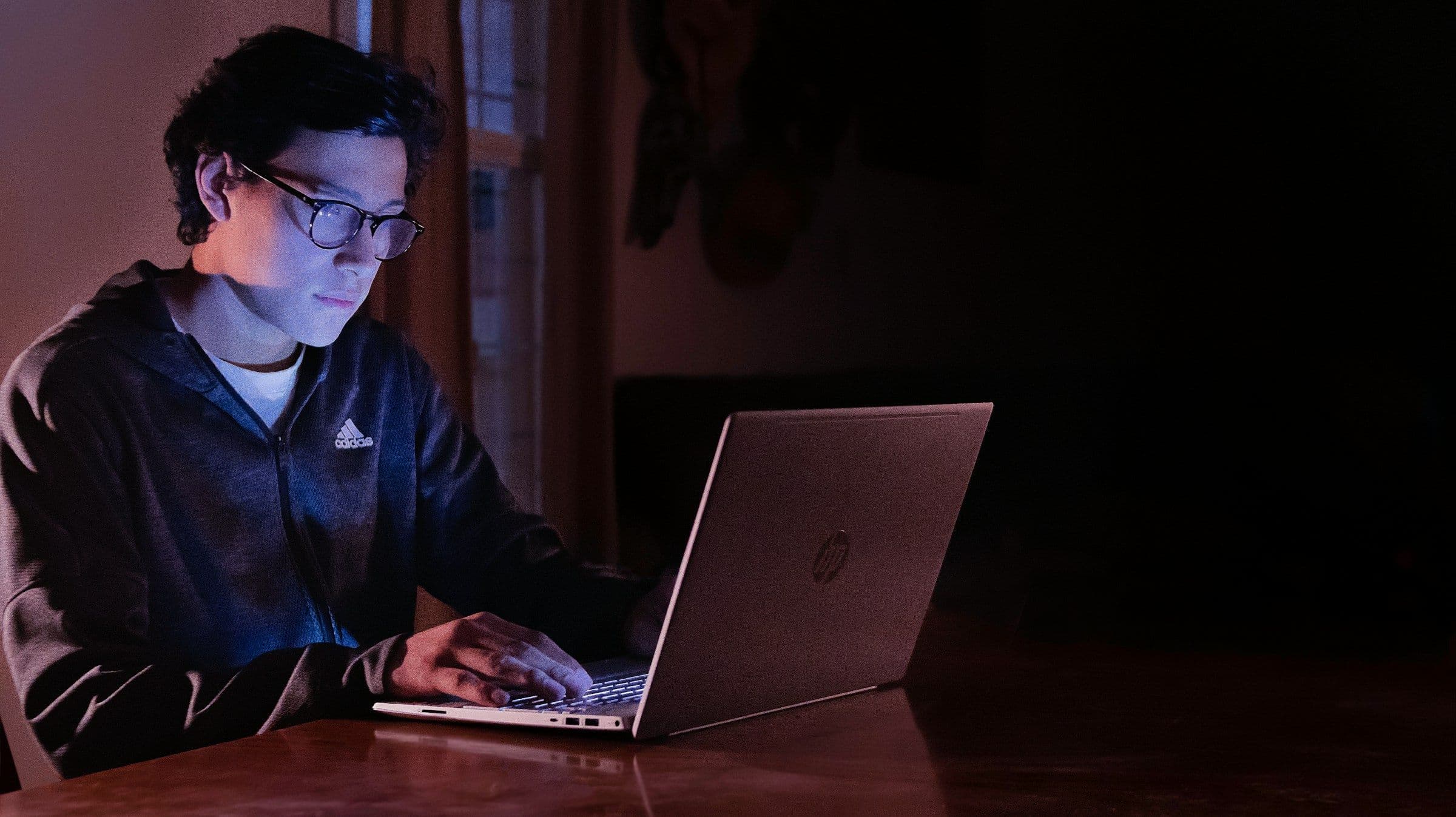 student on laptop - How to Make a Flashcard